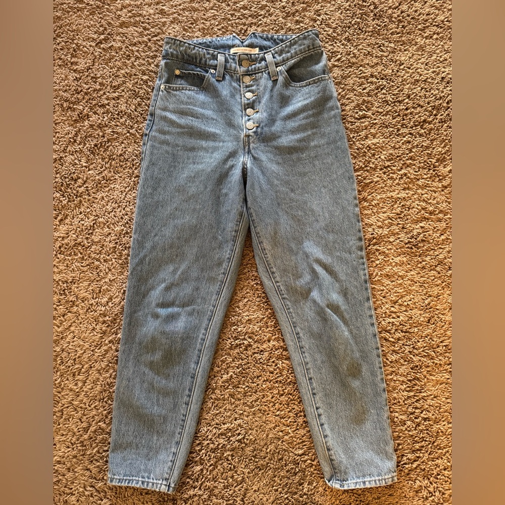 Levi’s high waisted Mom jeans